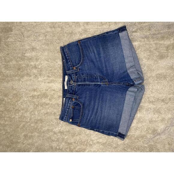 Levi's medium wash high-waisted cuffed Wedgie jeans shorts Size 27 - Picture 1 of 7